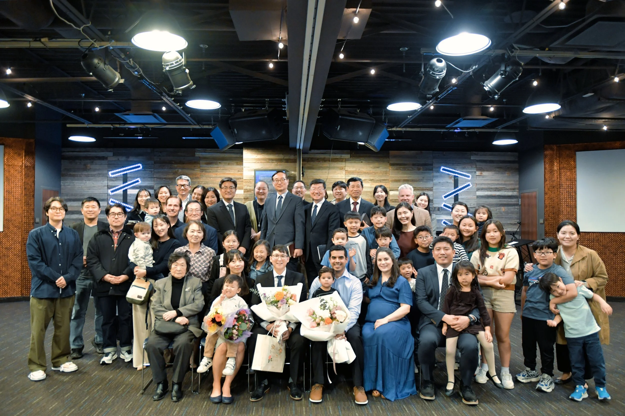 더크로스교회 예배